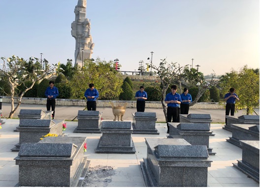 Đoàn viên thanh niên Chi đoàn Sở Lao động – Thương binh và Xã hội tham gia các hoạt động kỷ niệm 93 năm Thành lập Đảng Cộng sản Việt Nam (03/02/1930 – 03/02/2023) và Mừng Xuân Quý Mão 2023. 